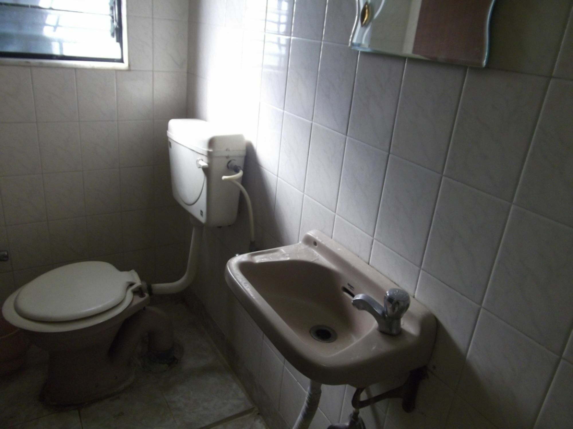 פונה Hotel Ravikant מראה חיצוני תמונה
