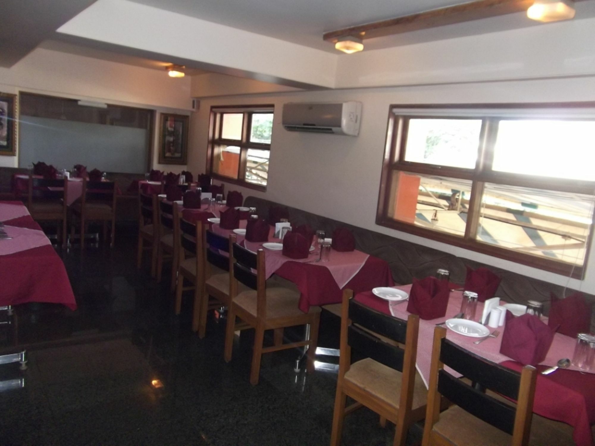 פונה Hotel Ravikant מראה חיצוני תמונה