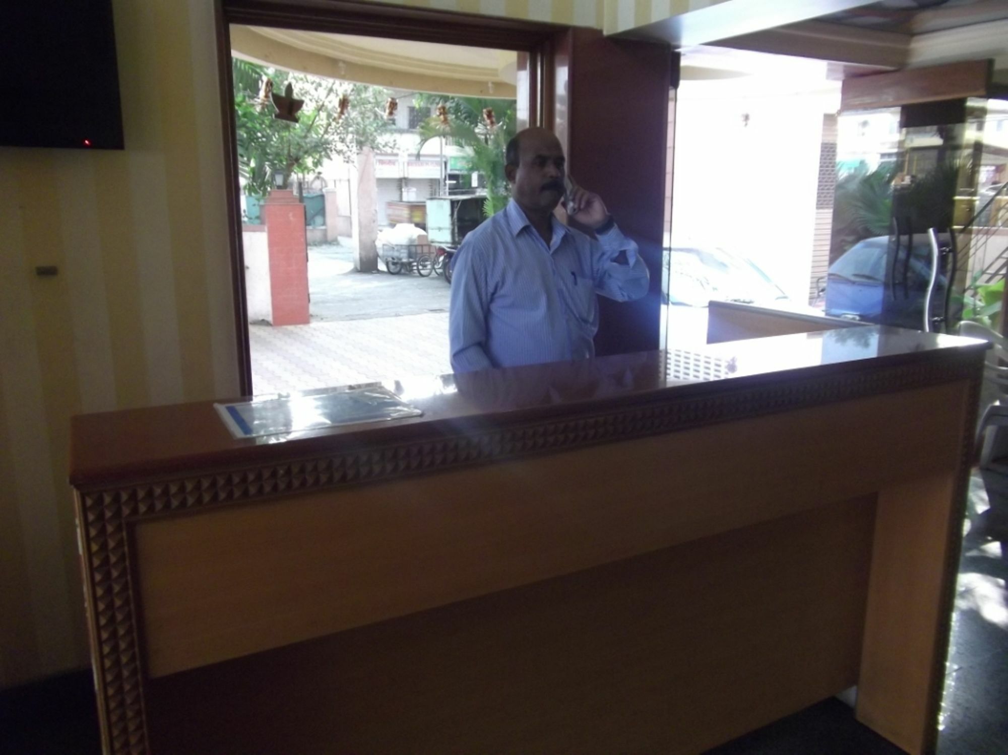 פונה Hotel Ravikant מראה חיצוני תמונה
